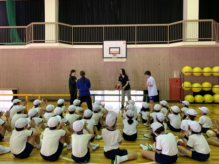 海南市立大野小学校バスケットボール教室画像1